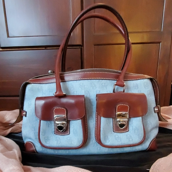 Dooney & Bourke Handbags - Dooney & Bourke Purse